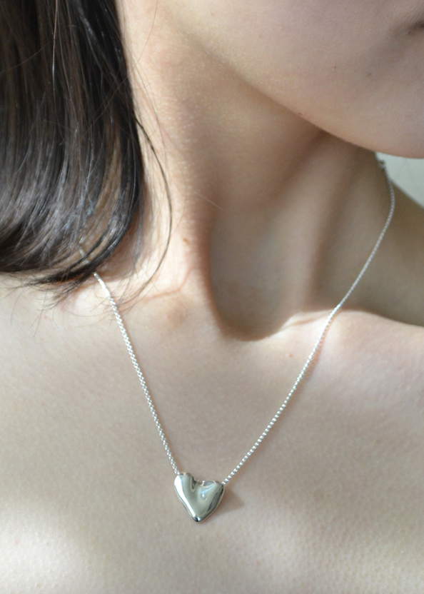 Wavy heart necklace