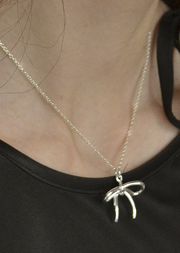 Ribbon silver chain